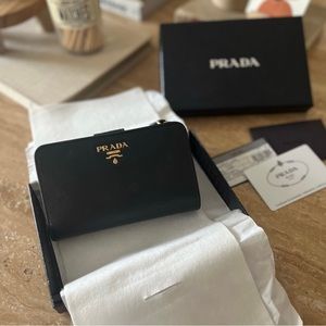 Prada Small Saffiano Black Leather Wallet (authentic)